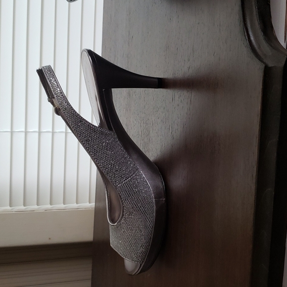 Nine West heels - Picture 2 of 4